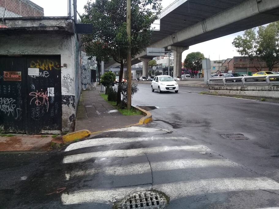 Vista exterior del edificio del depto en tacubaya esquina mártires de tacubaya y periferico