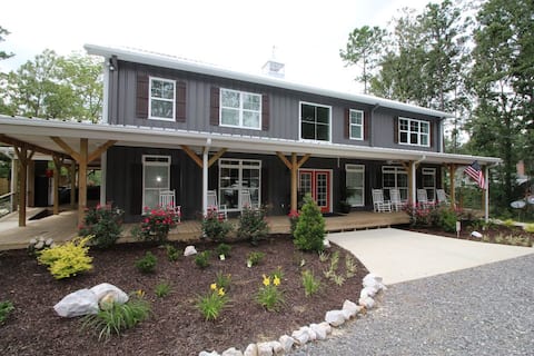 5 Star Lakefront home w/ pool & hot tub-Sleeps 40!