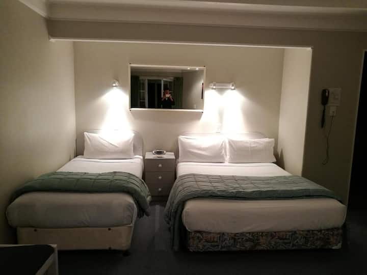 საძინებელი 1