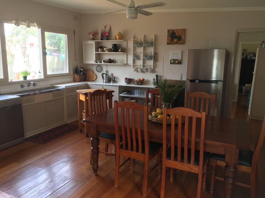 Fridge, dishwasher, oven & stove