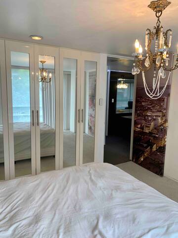 Nice flat next to US Embassy gallery image 5