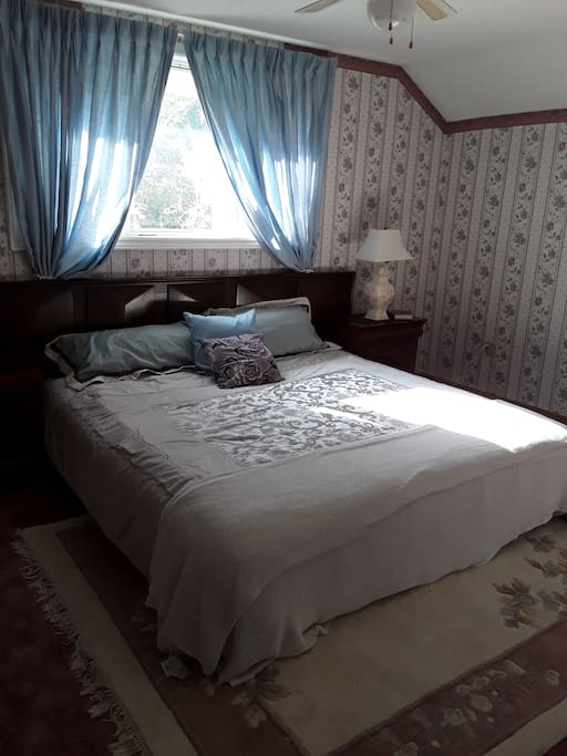 Master Bedroom - King Bed