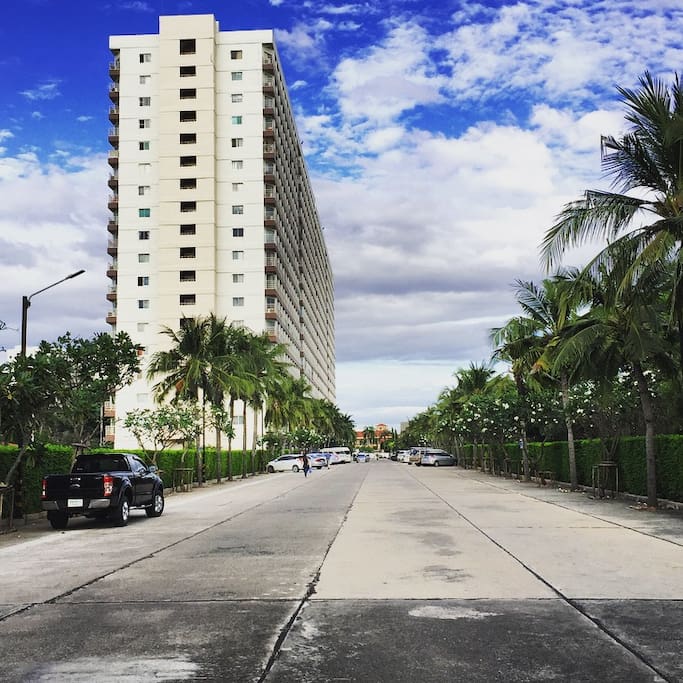 Jomtien Beach Condominium and entry road
