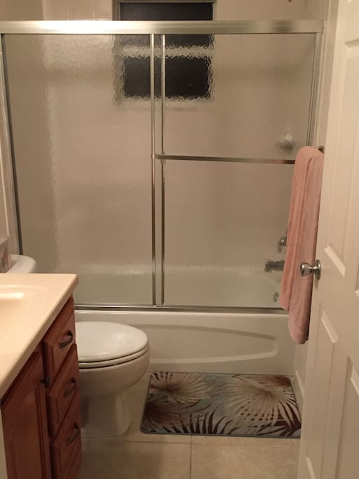 Full bathroom with "no-slam" toilet lid.