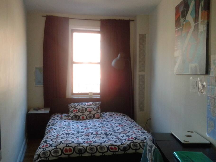 Confortable bed/nice mattress/good cortins to avoid light/desk & chair and several shelves