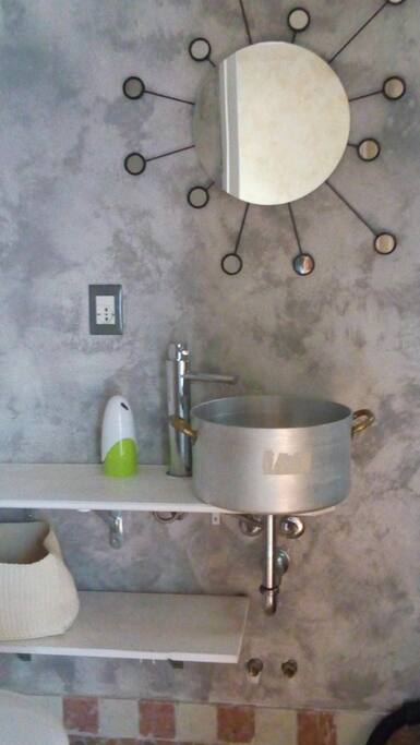particolare del bagno a piano terra
