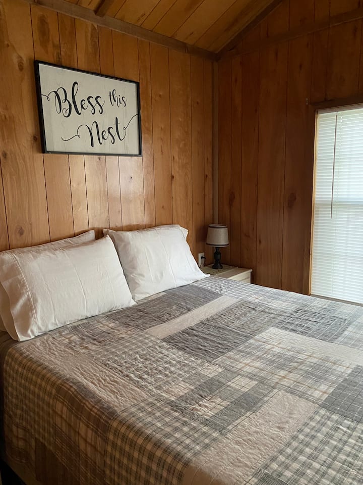 Weaver Woods & Cabin Cabins for Rent in Blackville, South Carolina