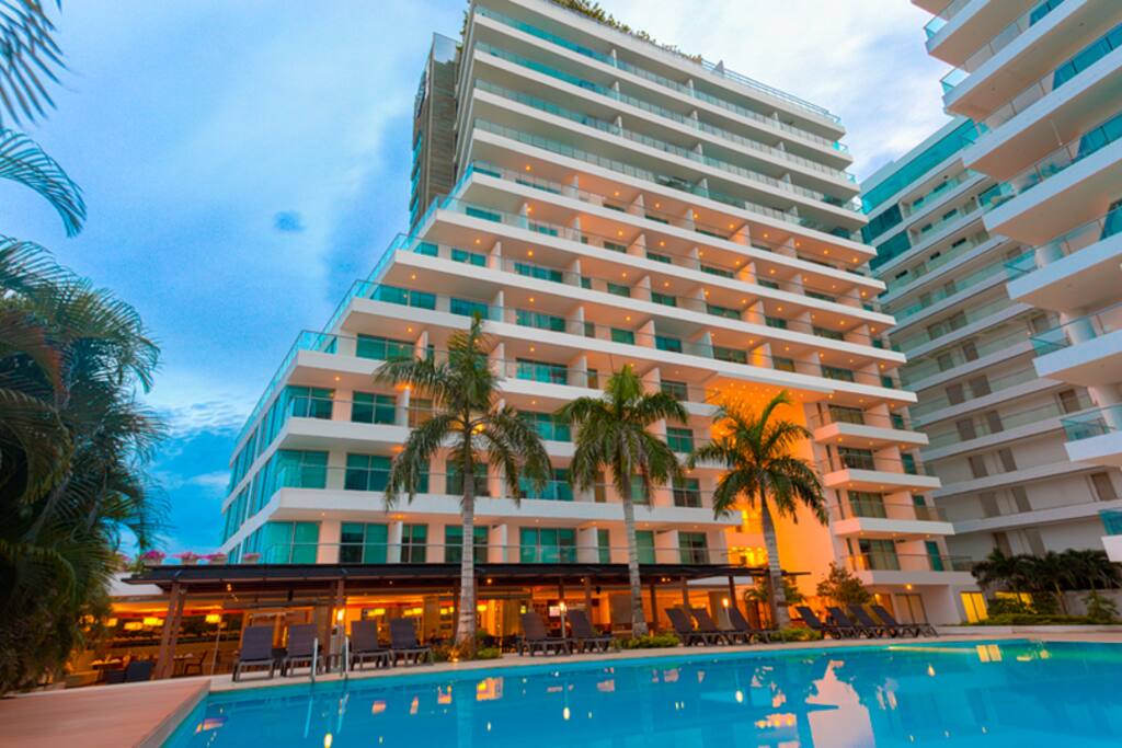 2da Piscina y bar/2nd Swimming pool and bar