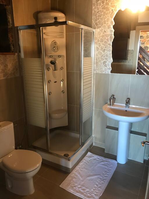 Bathroom on the 1st floor