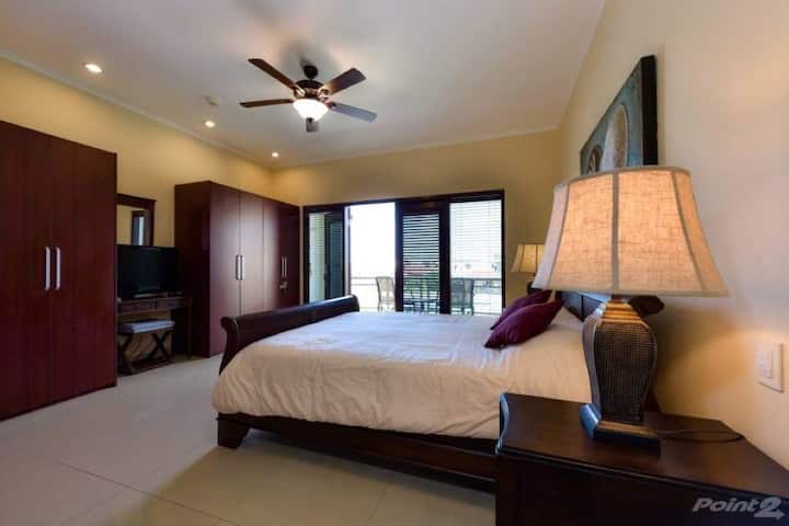King size primary bed