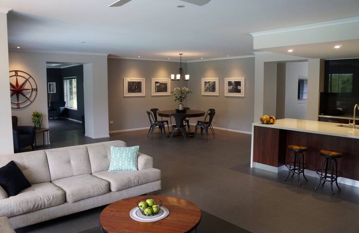 Sully’s Hinterland Retreat gallery image 4