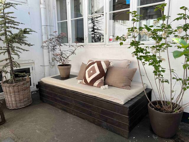 Town house in central Copenhagen with Court yard. gallery image 5