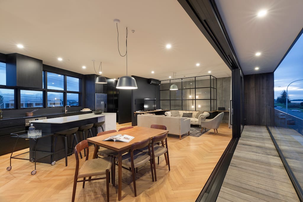Sliding doors bring outside in