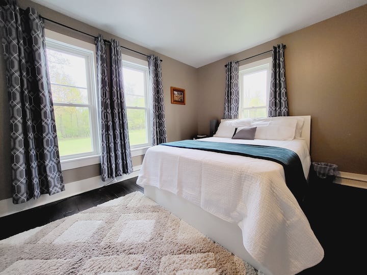 يمكنك الاستمتاع ببعض جودة الإغلاق على هذه المرتبة الملكية السميكة! 