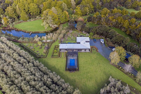 Park-like Luxury Oasis