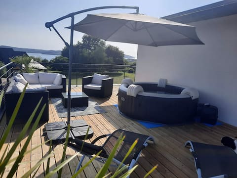 3 bedrooms, breakfast, private floor, terrace, sea view, hot tub.