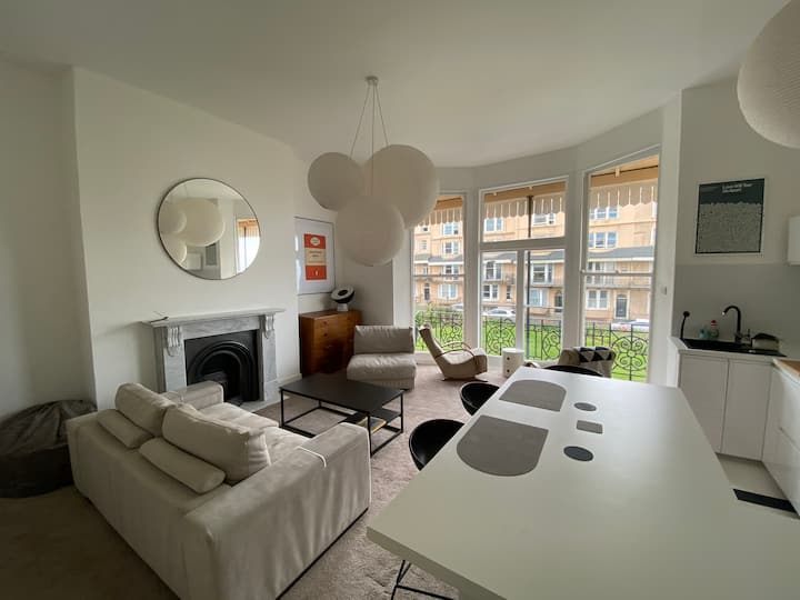 Perfect Location With Sea View On A Beautiful Sq - Brighton