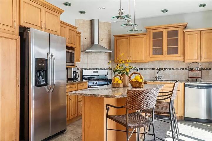 Beautiful Rental near Beach and Downtown! gallery image 4