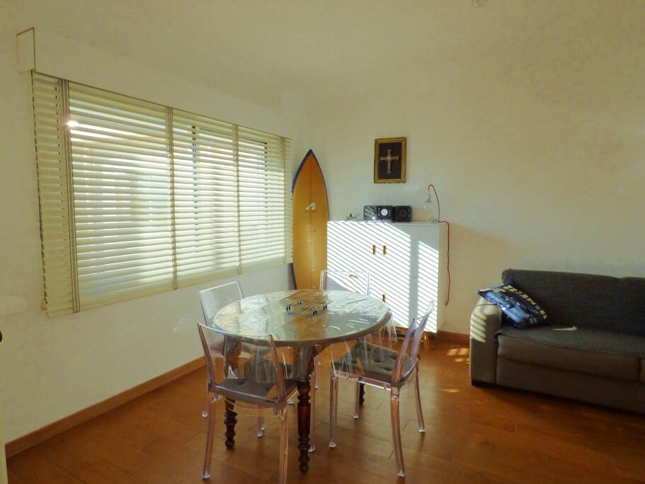 mobilier très récent (moderne)