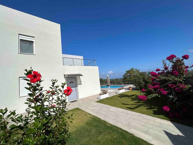 Villa Panorama Modi large pool and amazing views. gallery image 2