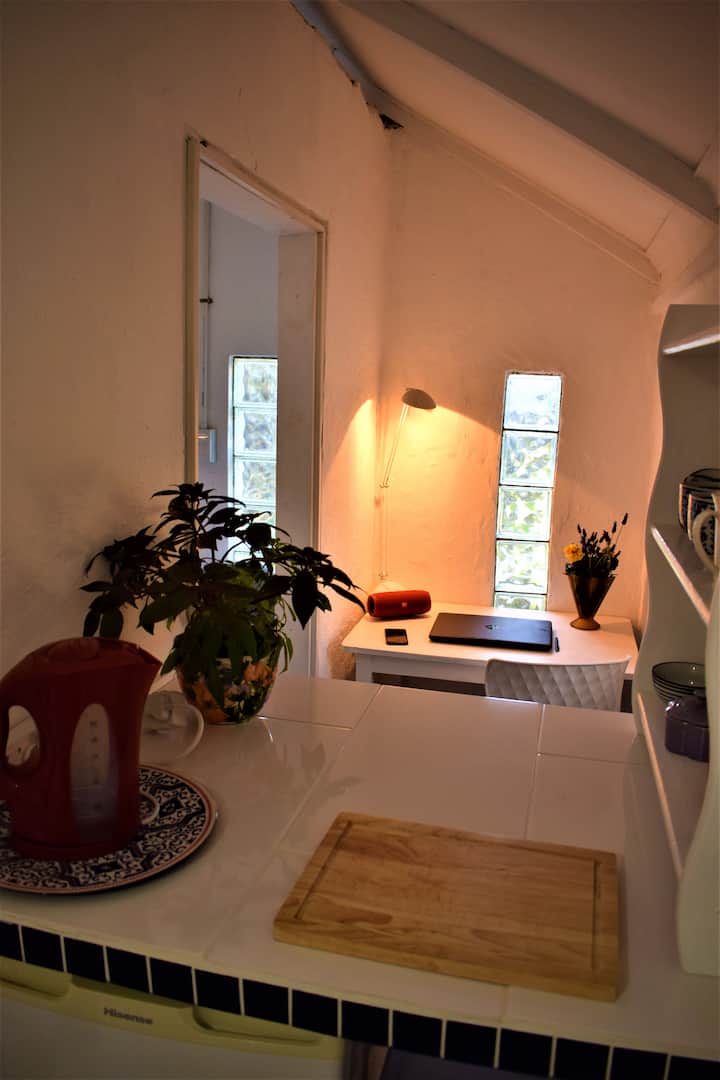 Lilac Cottage In Melville - ヨハネスブルグ