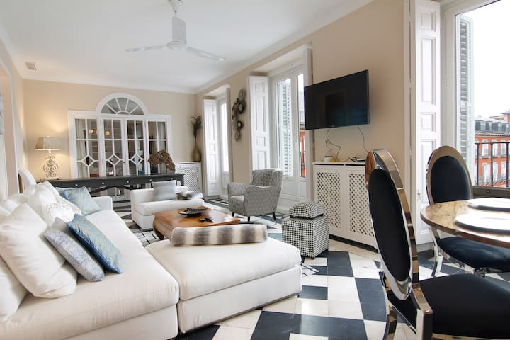 Stylish flat Plaza Mayor, 190 m2, 3BR, 2BTH bright