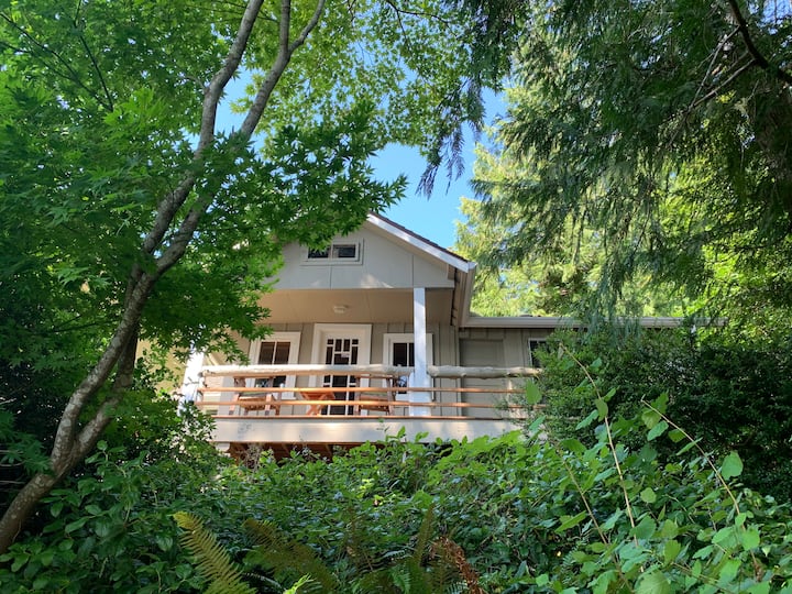 Great Central Lake Holiday Rentals & Homes British Columbia, Canada