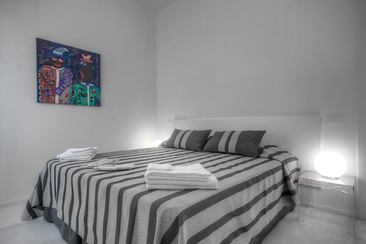 gran cama con un colchón 180x200