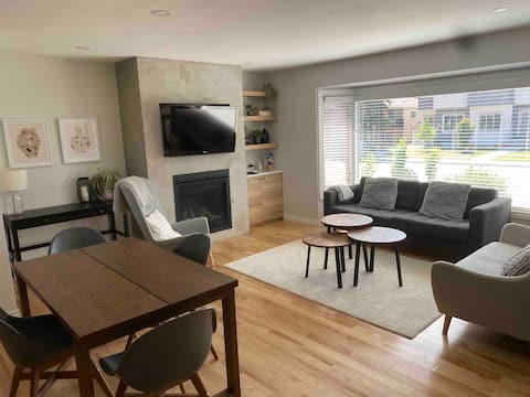 Top Airbnb: NW Luxury-3BR, A/C, WinSport, & Banff in Bowness