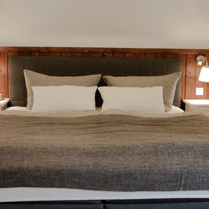 ห้องนอน #1 พร้อมเตียงบ็อกซ์สปริงที่สะดวกสบายมาก