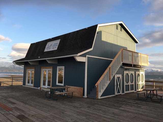 Salty Stays - Oceanfront Room #1