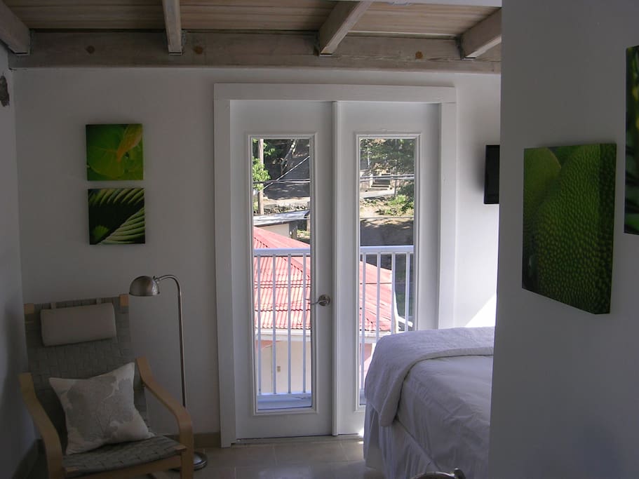 Bright, Clean, Modern Guestrooms