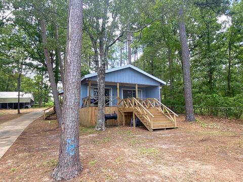 Waterfront Cabin in Pirates Cove
