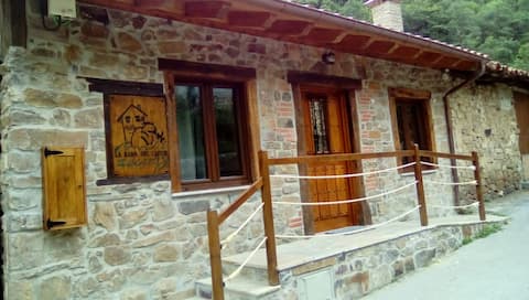 Anuncio de Airbnb popular: LA RAMA DEL CASTOR (RURAL HOUSE IN ESPINAMA) en Camaleño