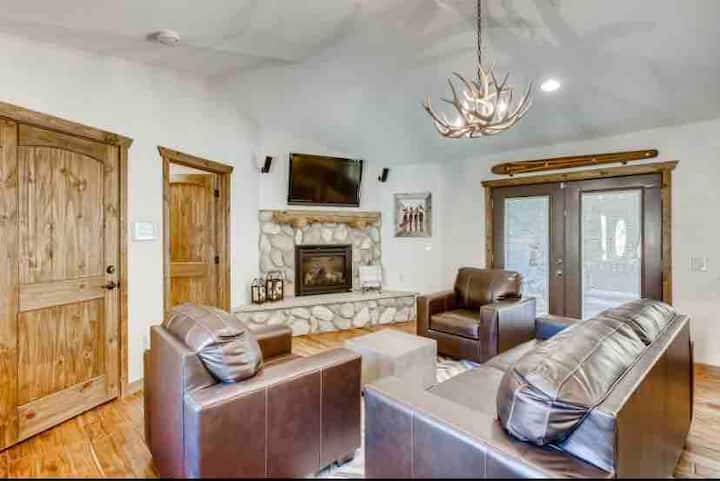 Private 2-bedroom Cabin With Indoor Fireplace - Idaho Springs, CO