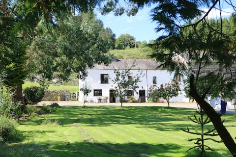 Moss Side Farm Cottage, Hot Tub, Secure Garden.