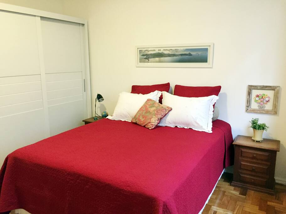 Cama casal box confortável para uma boa noite de sono // Comfortable bed for a good night sleep