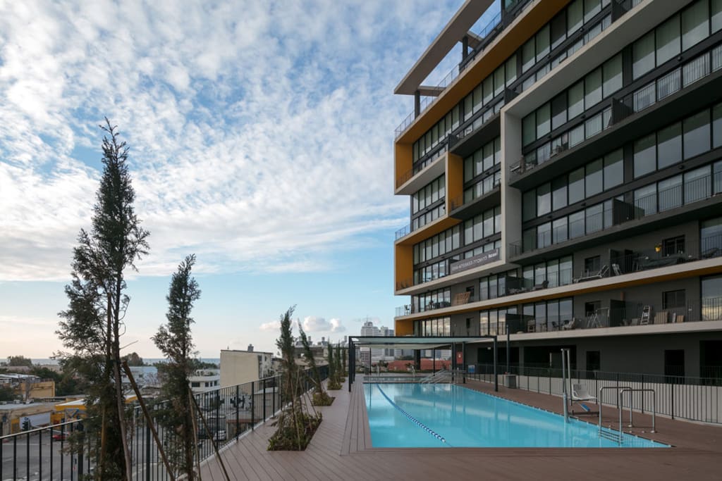 Brand new luxury building with cafe and boutiques, sparkling new apartment with double-high ceilings overlooking the ocean