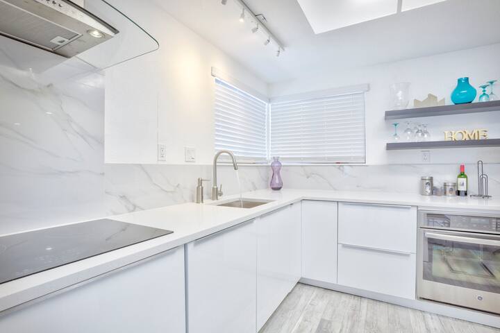 HOUSE 5 min from STRIP/Next UNLV/Amazing Pool-Spa gallery image 4