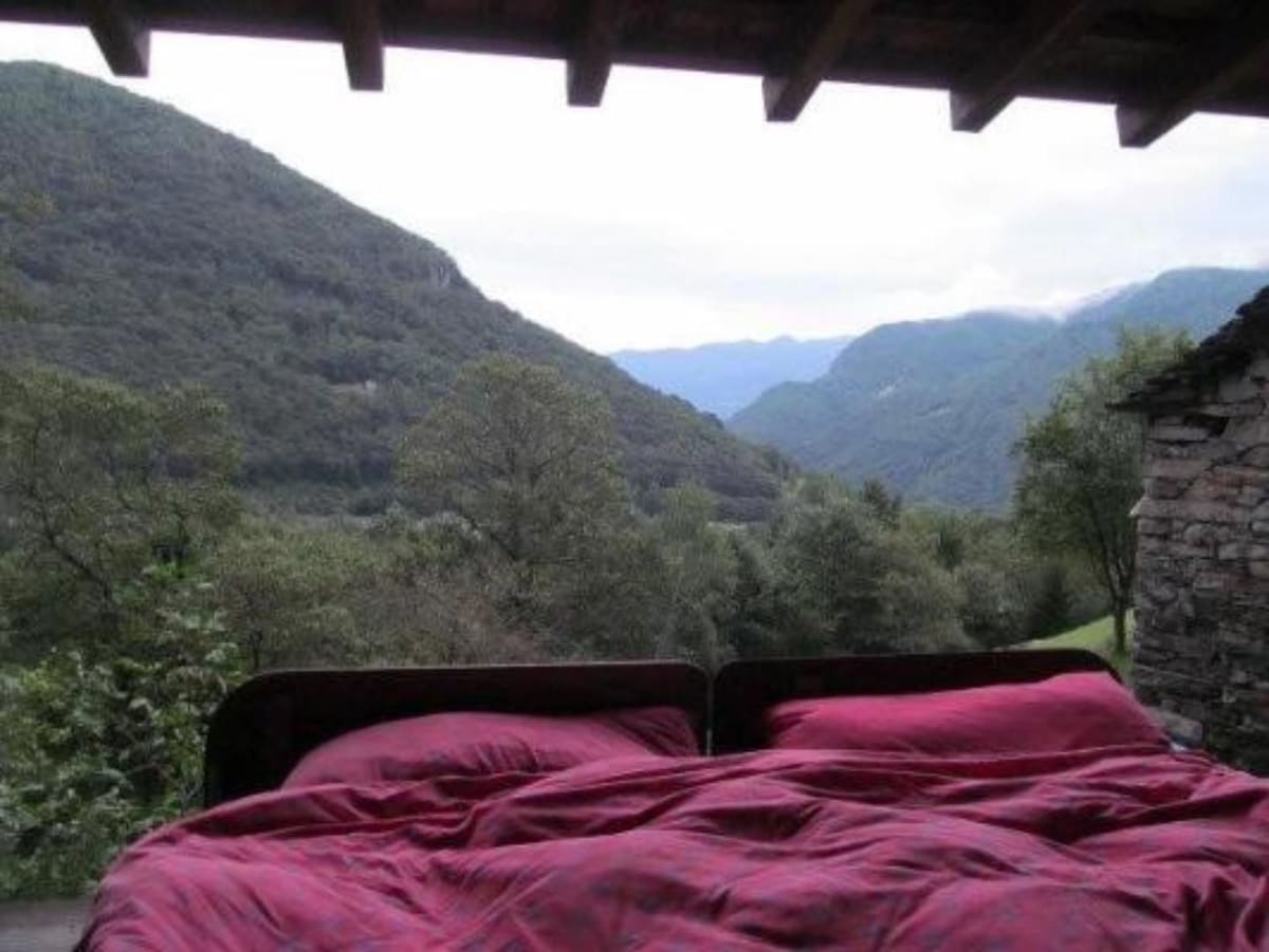 Გარე საძილე ტერასა. Ამ ხეობიდან მზე ამოდის 