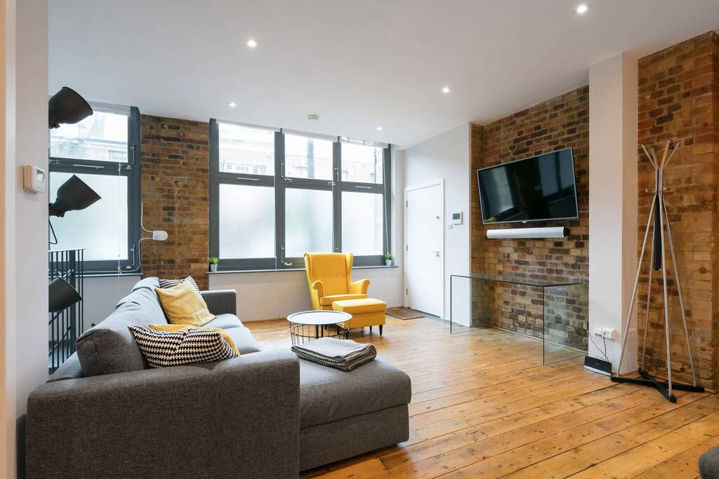 Large living room with 4K 55" TV, surround sound