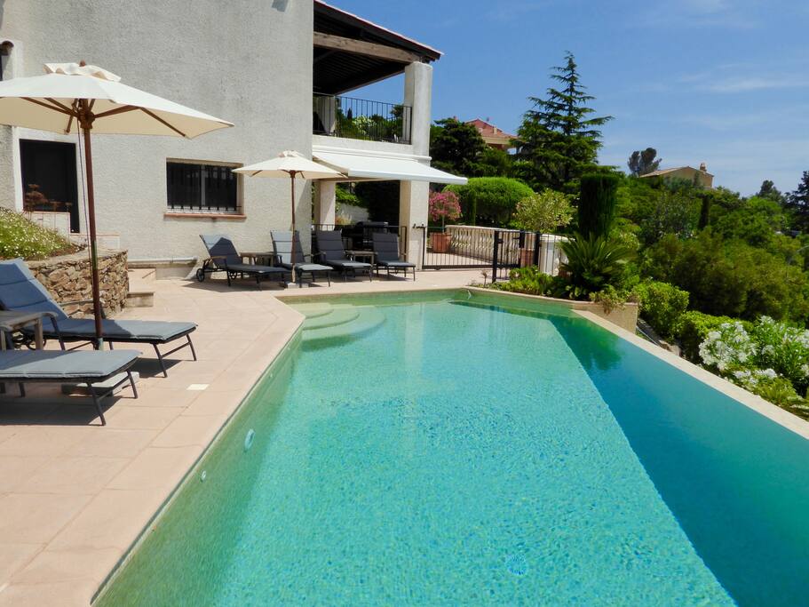 Pool in der Nachmittagssonne, sanfter Einstieg, Poolheizung
