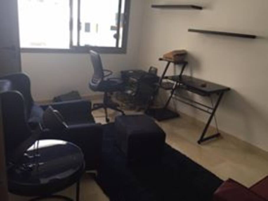 BUREAU ET CAMERA SURVEILLANCE