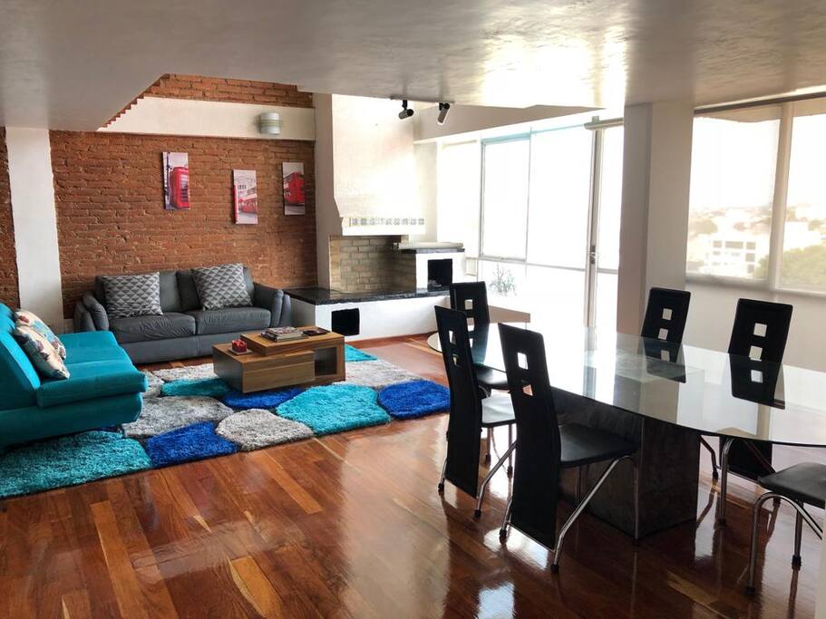 Vista de la sala -comedor - ventanal hacia la terraza