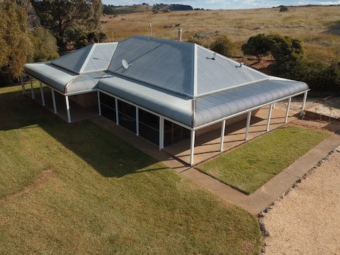 Popular Airbnb listing: Griffin Getaway Countryside in Orange