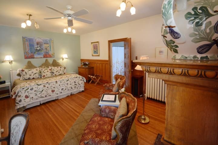 Convenient to the parlor and dining room, this room has a king-size bed which can be made into two twin single beds, and a walk-in shower. It is one of the coolest rooms with overhead fan as well as an air conditioner. Handicap accessible.