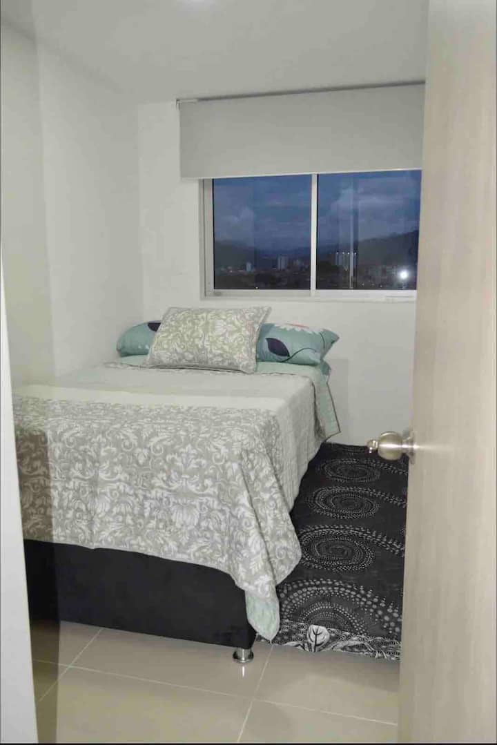 غرفة إضافية 2، مع سرير شبه مزدوج وسرير متحرك بسيط.