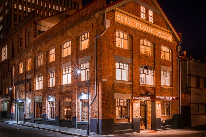 Luxury Waterfront Apartment – Hobart