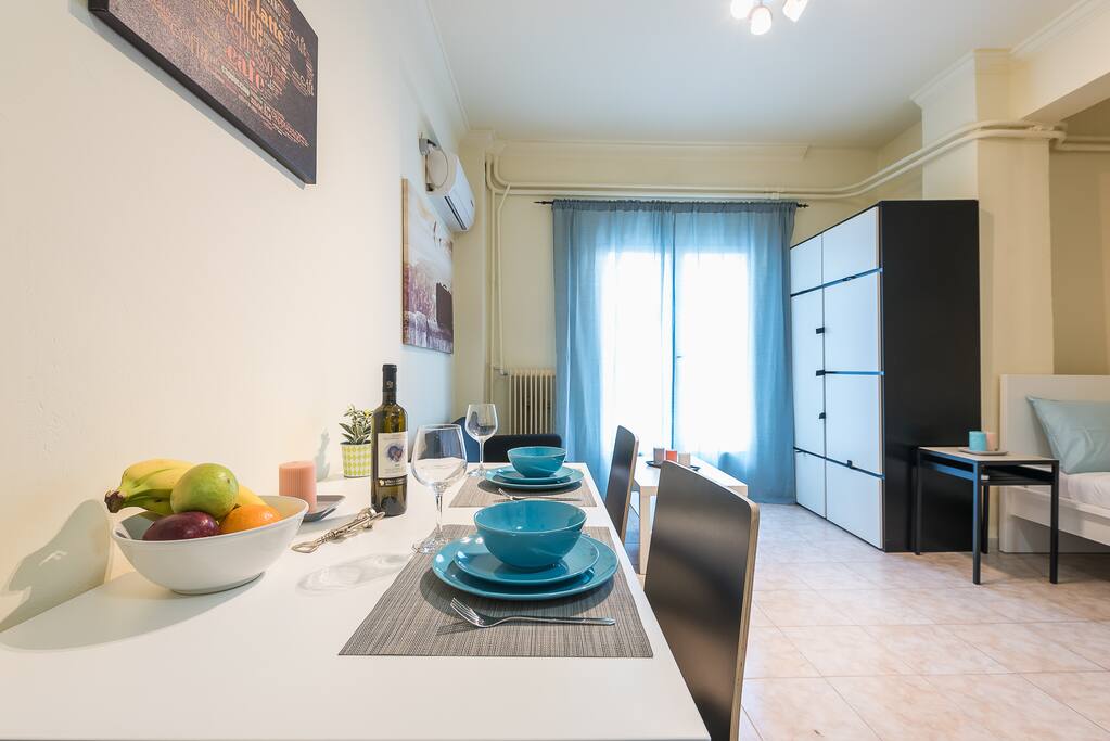 Enjoy your meal with local ingredients from markets within walking distance