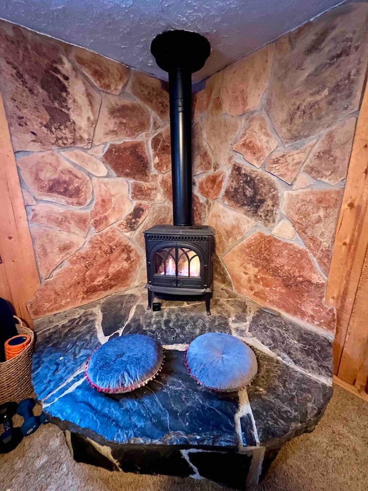 Red Rocks Retreat: Peaceful Cabin W/ Scenic Views - Evergreen, CO